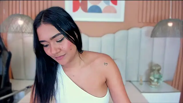 noa moon online show from December 14, 2025, 2:28 am