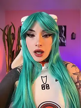 VelvetVampiree online show from June 17, 2026, 4:37 am