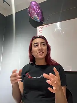 Snapshot of JuliethaDemon_ chatting on October 20, 2025, 1:11 pm JuliethaDemon online show from October 20, 2025, 1:11 pm