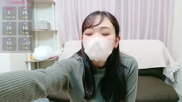 yuu-chan  online show from November 28, 2025, 10:18 am