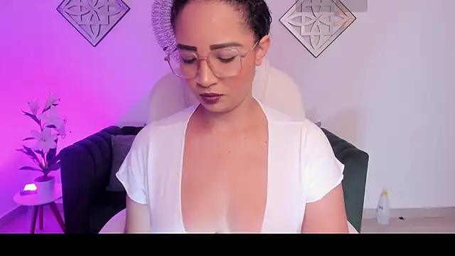 Sharon breezee online show from October 17, 2025, 3:53 am