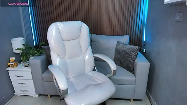 Leo santoro online show from November 10, 2025, 2:49 pm