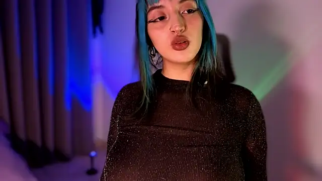 Snapshot of Blueee_cat chatting on July 19, 2026, 8:34 pm Blueee cat online show from July 19, 2026, 8:34 pm