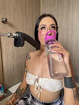 ValentinaBianchi online show from March 4, 2026, 6:47 pm