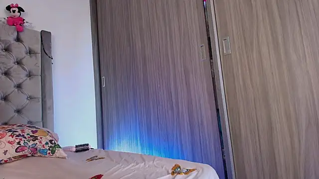 dreamsussi online show from November 5, 2025, 7:47 pm