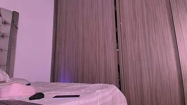 dreamsussi online show from April 21, 2026, 2:51 am