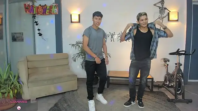 Bisexlifehot   online show from October 21, 2025, 11:16 pm