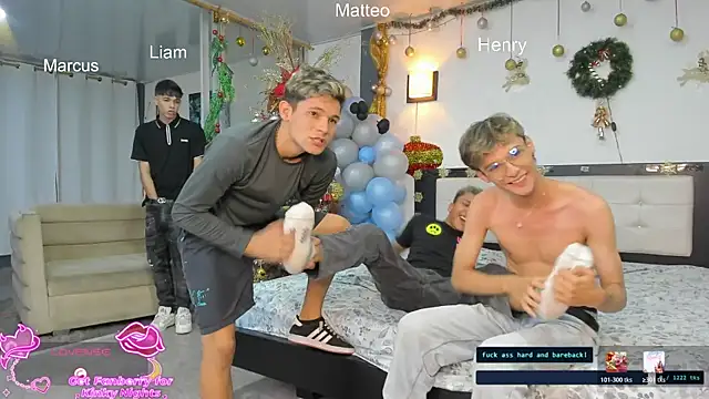 Bisexlifehot   online show from December 22, 2025, 11:24 pm