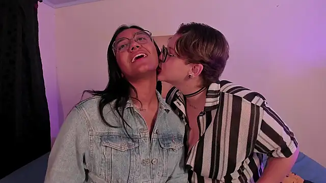 CrazyCakes  online show from November 18, 2025, 10:36 pm