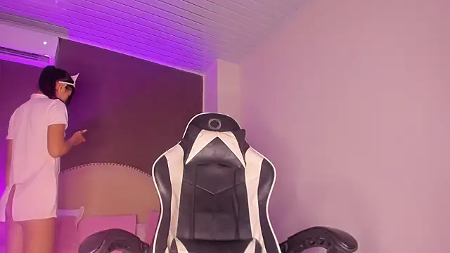  Kendall 19 online show from April 6, 2026, 7:48 pm