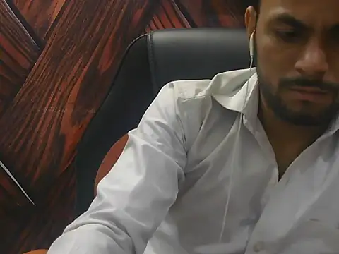 ursdreamperson online show from June 4, 2026, 2:39 am