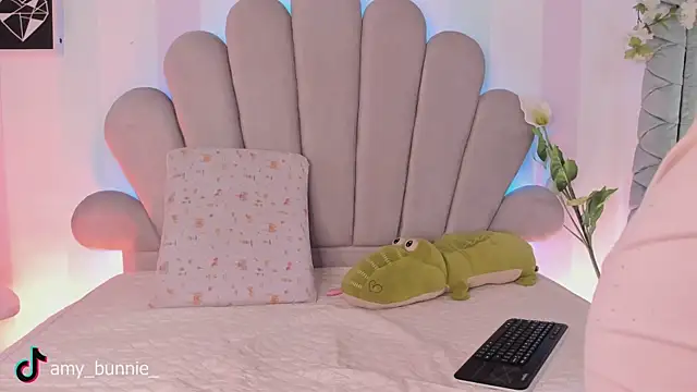 Amy Bunnie 18 online show from April 20, 2026, 8:54 pm