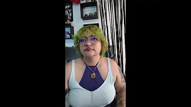 Snapshot of XxGreenGoodxX chatting on February 13, 2026, 6:37 pm XxGreenGoodxX online show from February 13, 2026, 6:37 pm