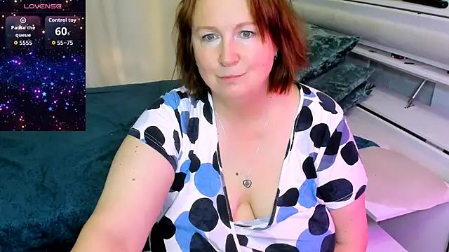 Snapshot of WifeyXRated chatting on July 7, 2026, 8:29 am WifeyXRated online show from July 7, 2026, 8:29 am