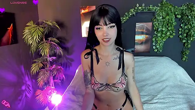 Evelyn Russoo online show from September 16, 2025, 1:56 pm