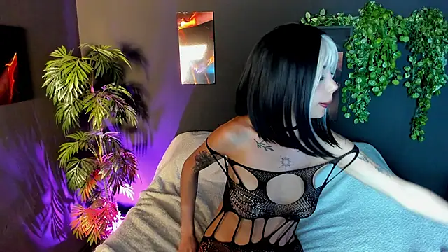 Evelyn Russoo online show from September 24, 2025, 1:58 pm