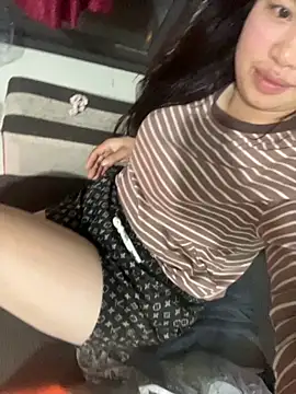 Snapshot of Nhung584 chatting on October 30, 2025, 2:29 pm Nhung584 online show from October 30, 2025, 2:29 pm