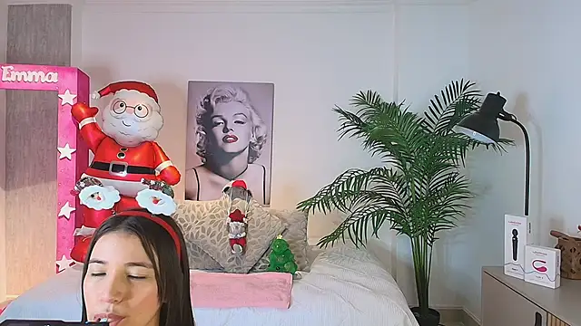 LUNAA    online show from December 1, 2025, 3:55 am