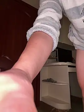 sonwmelt1 online show from October 16, 2025, 4:02 am