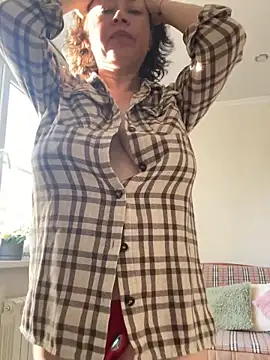 Snapshot of Kiravix chatting on February 4, 2026, 7:58 am Kiravix online show from February 4, 2026, 7:58 am