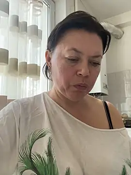 Snapshot of Kiravix chatting on February 21, 2026, 11:33 am Kiravix online show from February 21, 2026, 11:33 am