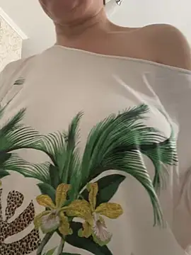 Snapshot of Kiravix chatting on February 23, 2026, 8:33 am Kiravix online show from February 23, 2026, 8:33 am