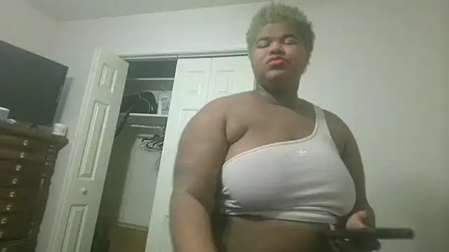 techprincessxx online show from September 17, 2025, 4:52 pm