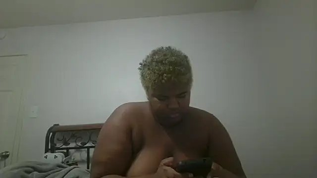 techprincessxx online show from September 26, 2025, 5:28 pm