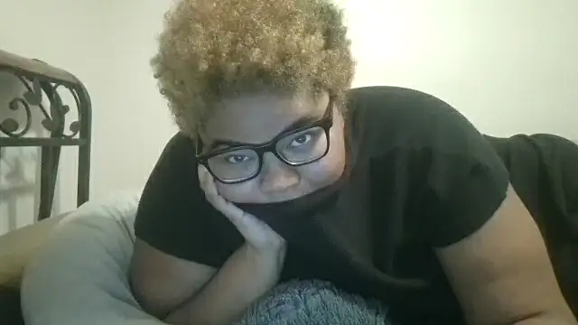 techprincessxx online show from November 21, 2025, 3:16 am