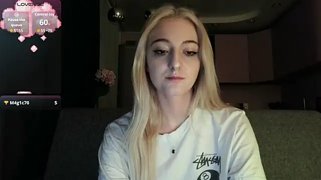 white liillyy online show from September 17, 2025, 10:33 pm