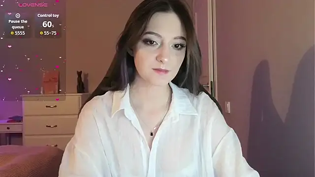 Snapshot of white_liillyy chatting on May 5, 2026, 9:23 pm white liillyy online show from May 5, 2026, 9:23 pm