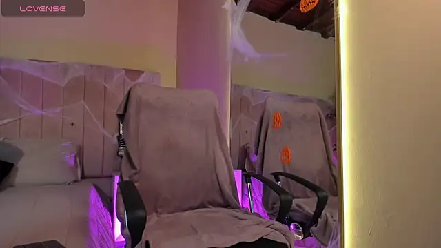 Mia mtnz02 online show from October 24, 2025, 11:23 pm