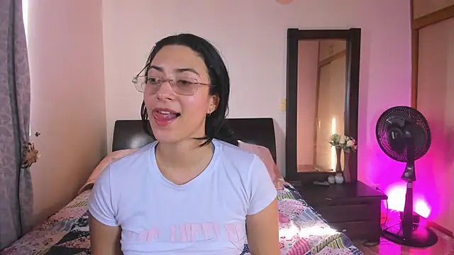 victoria flores1 online show from July 31, 2026, 9:47 pm