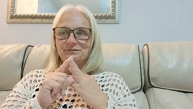 Snapshot of Velvet-Secrets chatting on September 20, 2025, 9:38 pm Velvet-Secrets online show from September 20, 2025, 9:38 pm