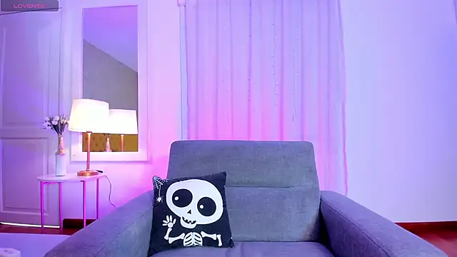 AuroraMiiller online show from November 8, 2025, 9:02 pm