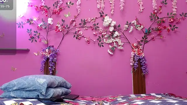 skinnybarbie022 online show from June 19, 2026, 1:10 am