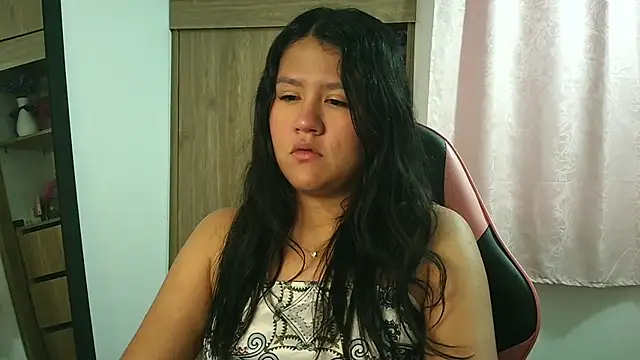 Oliviawatson1 online show from November 24, 2025, 12:49 pm