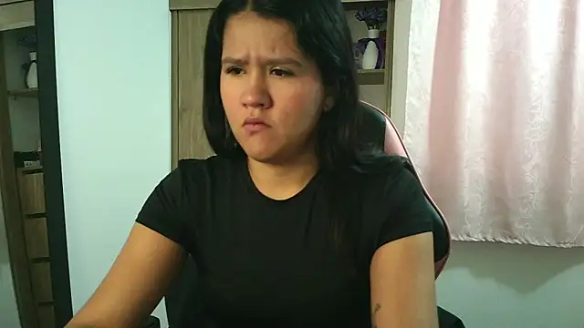 Oliviawatson1 online show from December 5, 2025, 1:09 pm