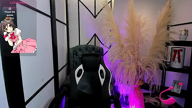 NahomiRichards  online show from February 26, 2026, 4:33 am