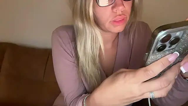 prettyykitty22 online show from September 21, 2025, 8:38 am