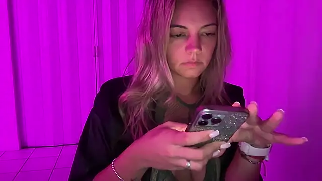 prettyykitty22 online show from October 12, 2025, 2:54 am