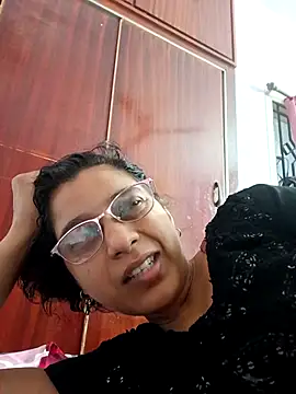 Snapshot of thanusi_2 chatting on November 22, 2025, 1:04 am thanusi 2 online show from November 22, 2025, 1:04 am