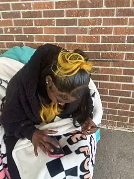 sprinklingfairy online show from December 1, 2025, 4:56 pm