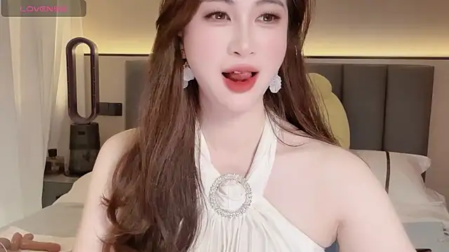 wuyueaini online show from April 27, 2026, 6:33 am