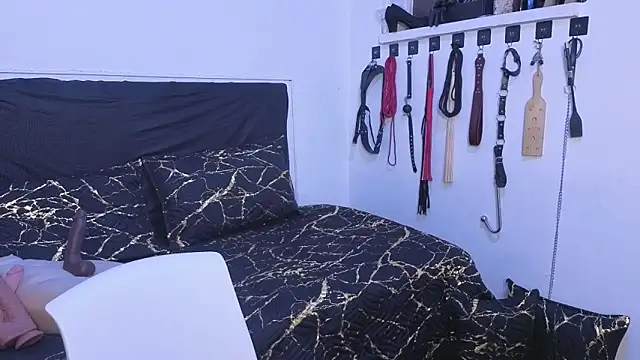 elowen halley1 online show from November 8, 2025, 9:57 pm