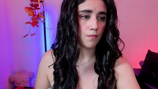 elowen halley1 online show from March 31, 2026, 7:14 pm