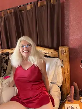 Snapshot of SubMissOlivia chatting on September 25, 2025, 4:00 pm SubMissOlivia online show from September 25, 2025, 4:00 pm