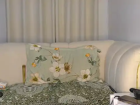 Snapshot of TinaFavourite chatting on November 14, 2025, 9:57 pm TinaFavourite online show from November 14, 2025, 9:57 pm