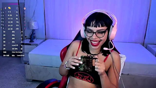 Snapshot of Nyveth chatting on November 10, 2025, 5:17 am Nyveth online show from November 10, 2025, 5:17 am