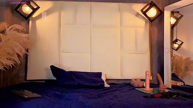 Liam forest  online show from December 17, 2025, 5:02 am